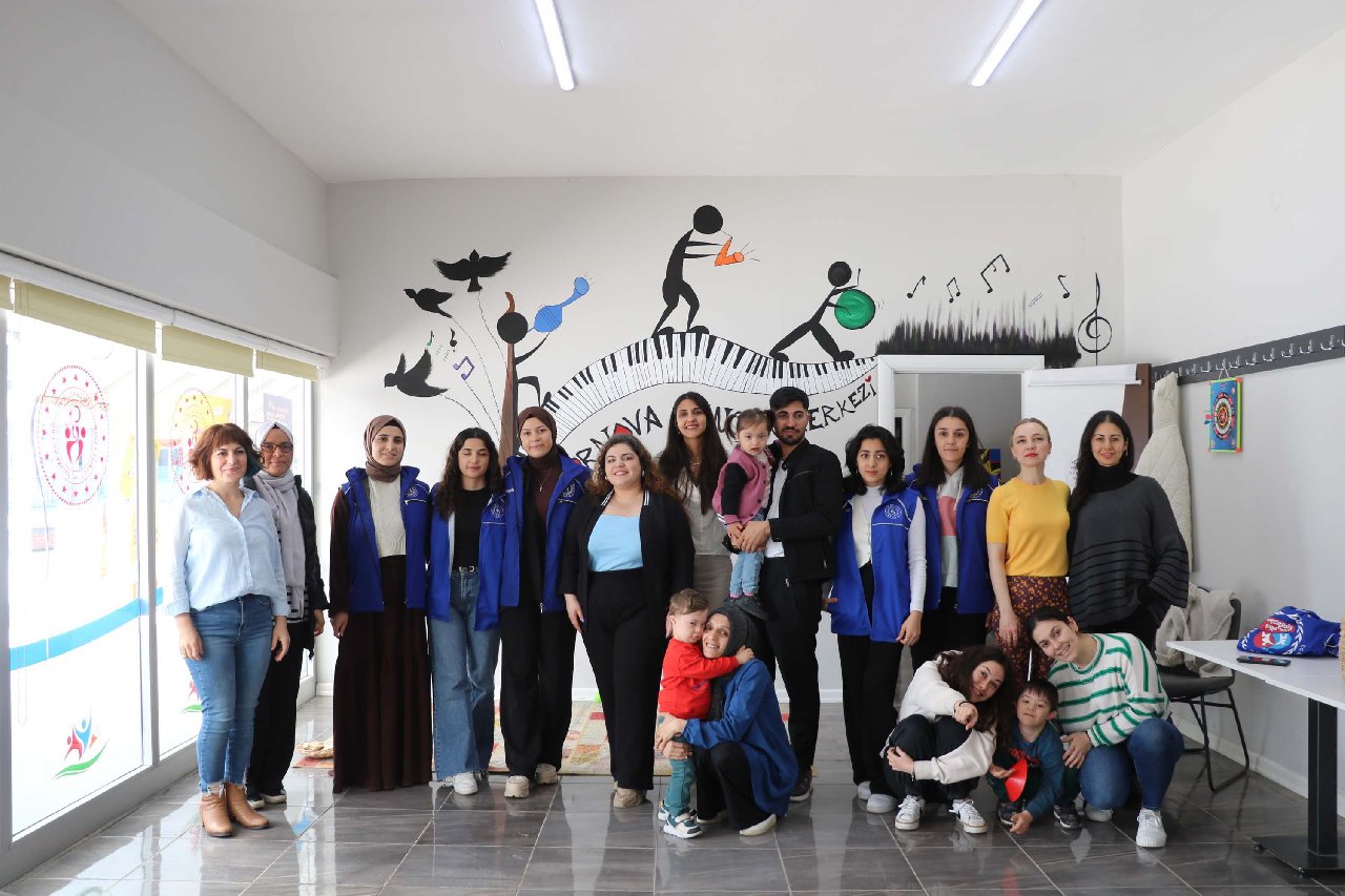 İZMİR'de 'sENGELaşılır' projesi ile Down sendromlu çocuklara dil terapisi