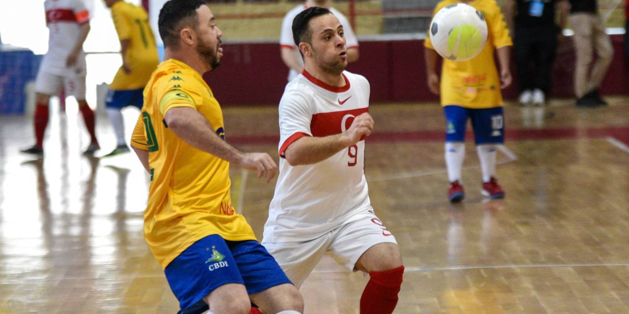 Down Sendromlu Futsal Milli Takımı, dünya 2'ncisi oldu