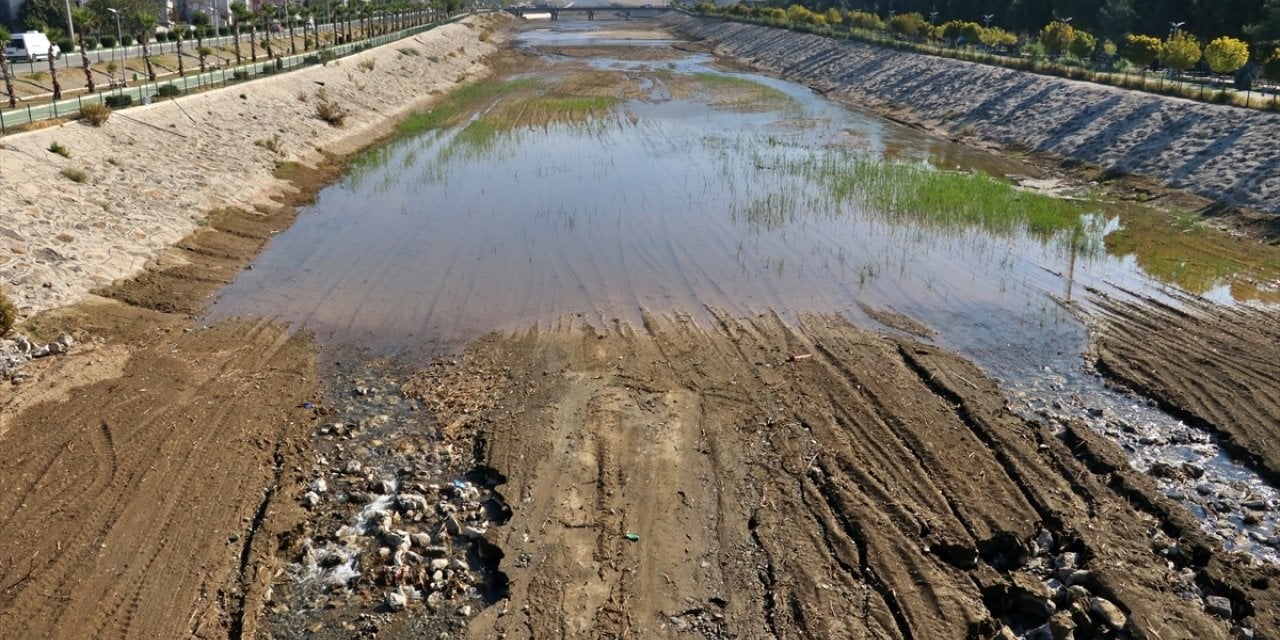 Osmaniye'de Karaçay Deresi'nde Toprak Yol Çöktü