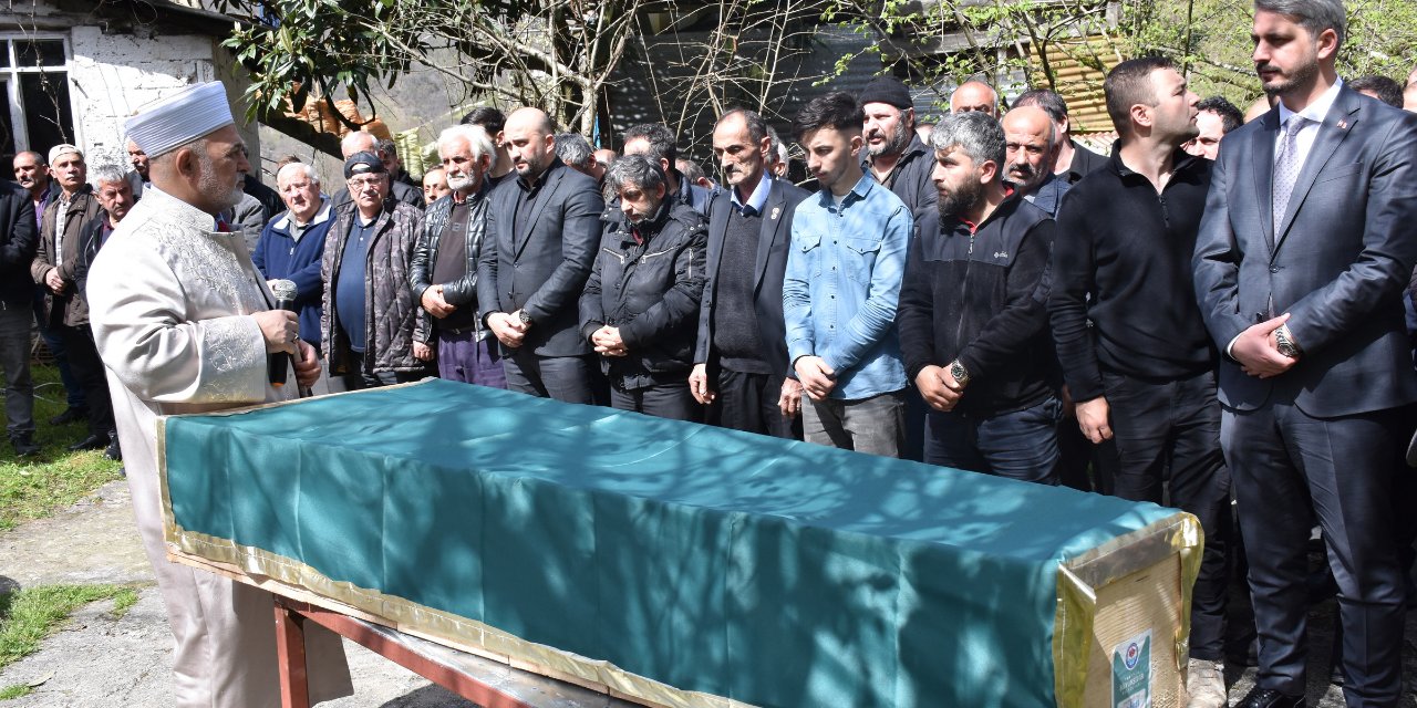 Trabzon'da İsale Hattı Çalışmasında Ölen İşçi Toprağa Verildi