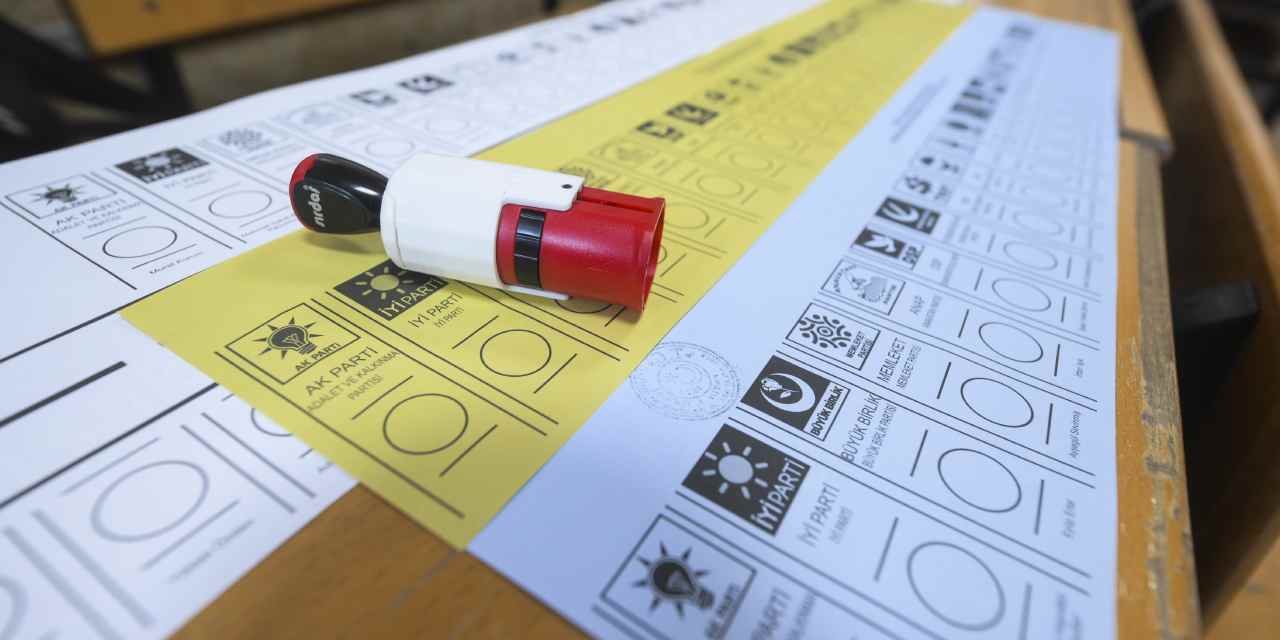 Türkiye'nin en kalabalık ilçesi Esenyurt'ta oy kullanma yoğunluğu