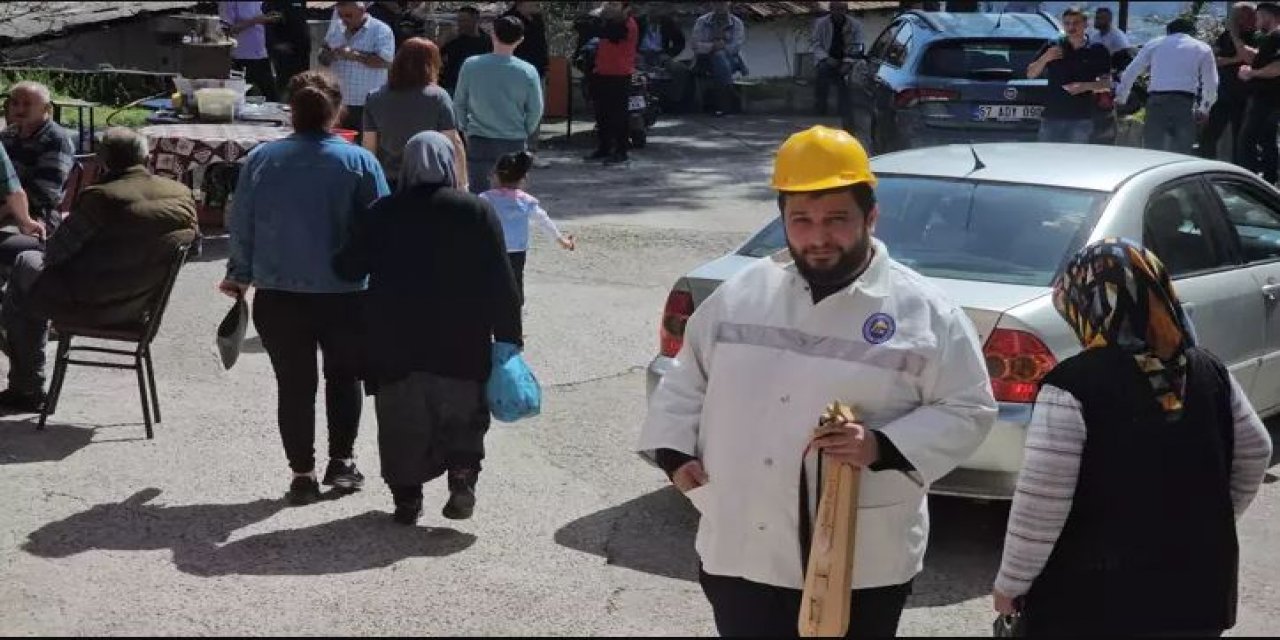 Zonguldak'ta Madenci, Oy Kullanmaya Bareti ve Kemençesiyle Geldi