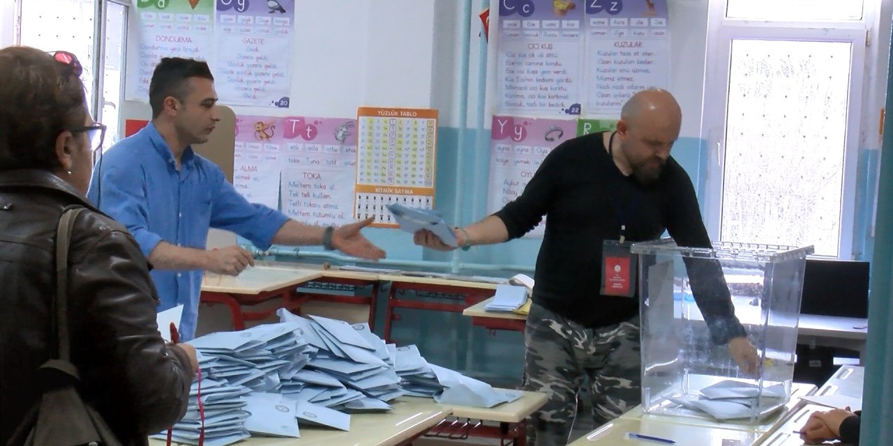İstanbul'da Oy Sayımı Sürüyor