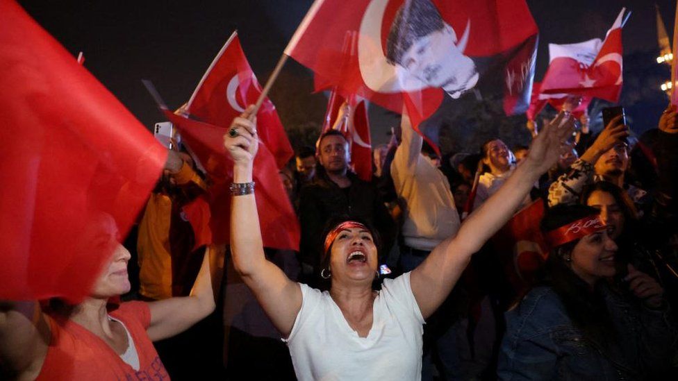 Siyasette yeni dönem başlıyor; seçmen AKP'ye kırmızı kartı gösterdi