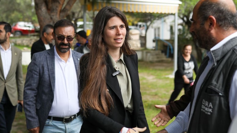 "Mustafa Denizli'nin Kızı  Çeşme'nin Yeni Belediye Başkanı Oldu"