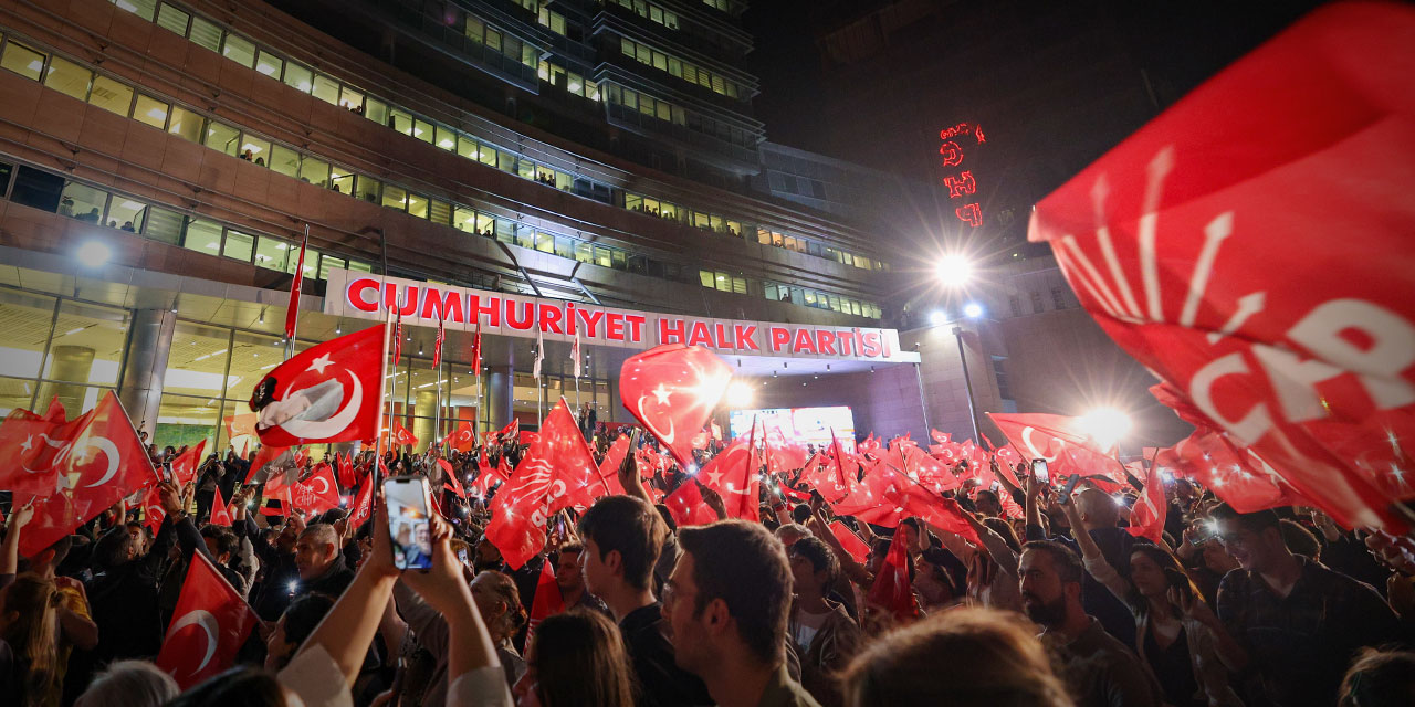 İktidar Çöktü, CHP Tarihi Başarıya İmza Attı