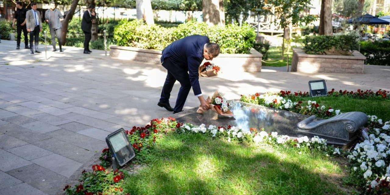 Cemil Tugay'dan Zübeyde Hanım Anıt Mezarı'na Ziyaret