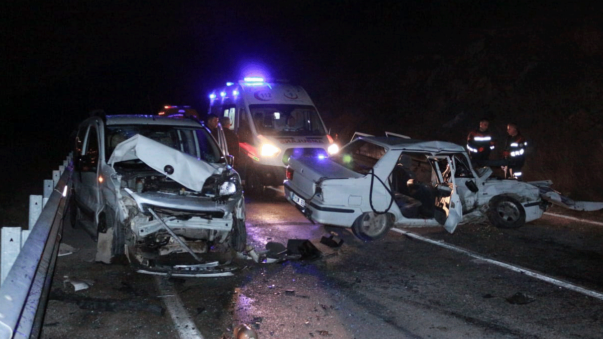 Adana'da feci kaza: 1'i ağır 5 yaralı