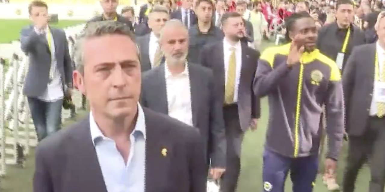 Ali Koç, Kongre Stada O Futbolcuyla  Girdi!