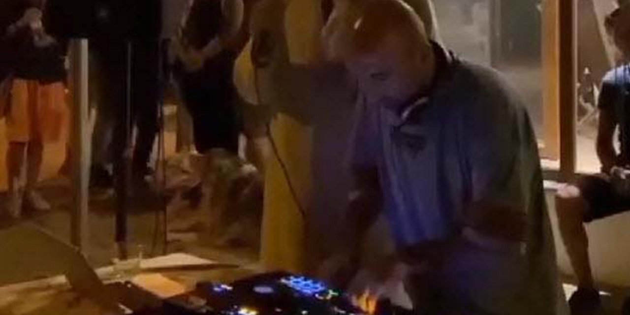 Muhtar Seçildi, Ofisinin Önünde DJ'li Kutlama Yaptı