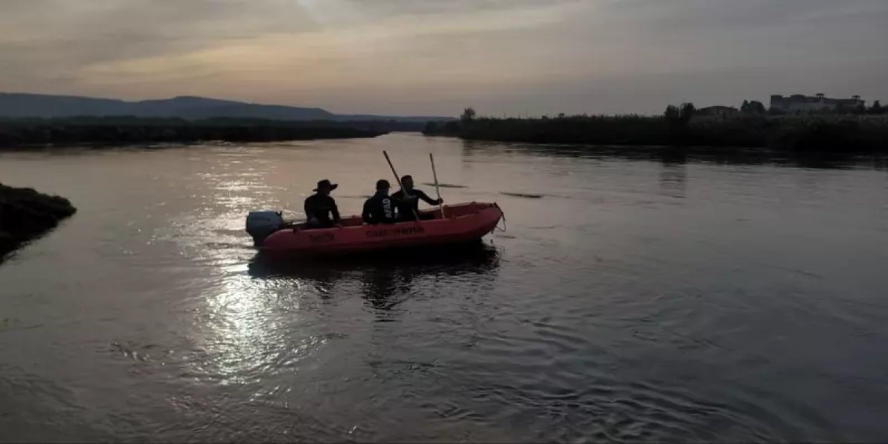 Şırnak'ta Kayıp Genç İçin Dicle Nehri'nde Arama Devam Ediyor