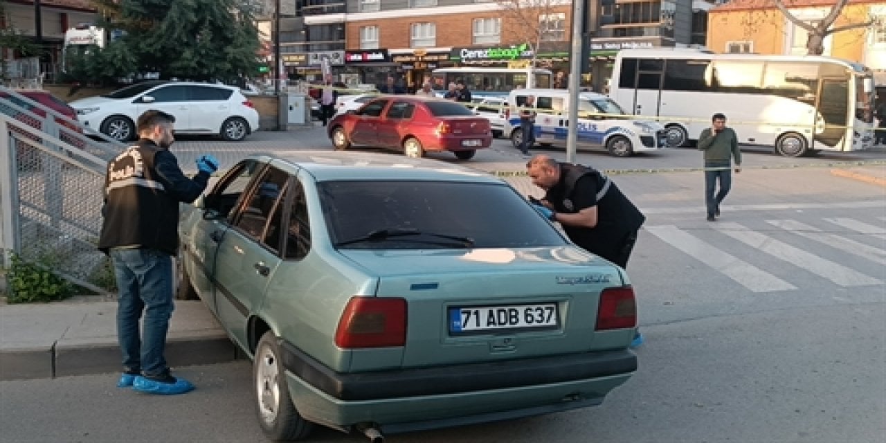 Kan Donduran Olay: Araç Kullanırken Boğazını Kesti!