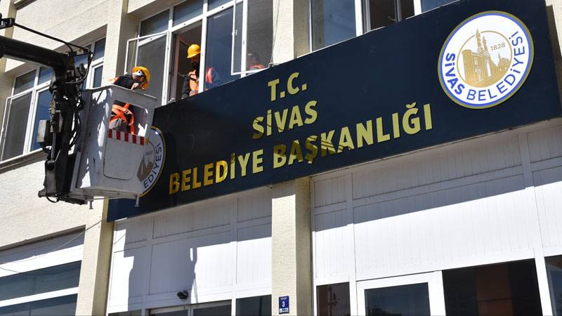 Sivas Belediyesi’nin tabelasına 'T.C.' ibaresi eklendi