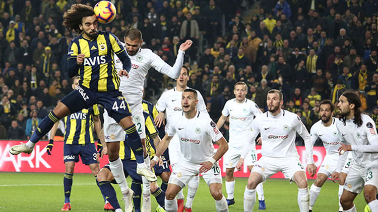Fenerbahçe evinde Atiker Konyaspor ile berabere kaldı
