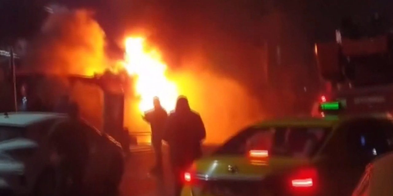 Korkunç Yangın! Ümraniye Dudullu Otogarı'nda Alevler İçinde Yanan Otobüs Panik Yarattı