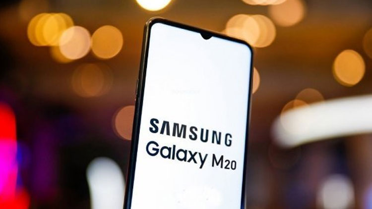 Stokları 3 dakikada tükenen Samsung Galaxy M20 Türkiye'de