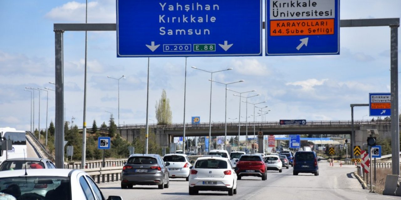'Kilit Kavşak' Kırıkkale'de Bayram Öncesi Trafik Yoğunlaştı
