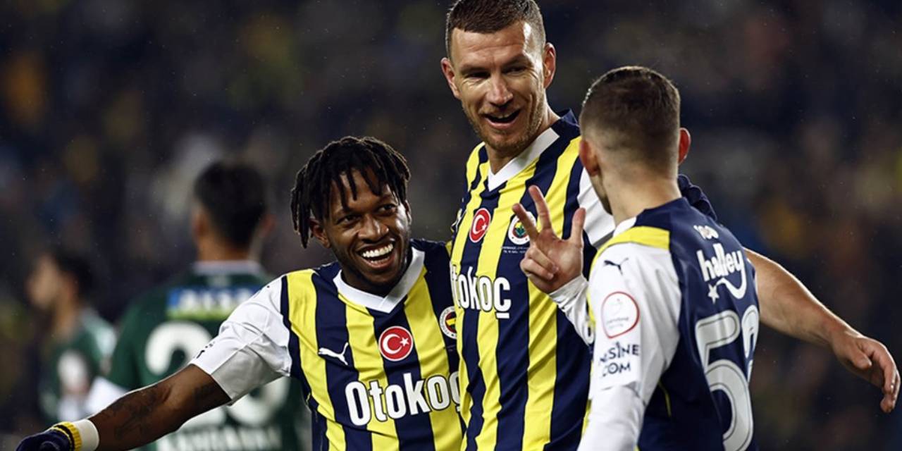 Fenerbahçe'ye 2 Futbolcudan Müjde
