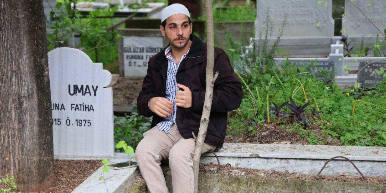 Sahte Hoca Bayram Öncesi Mezarlıkları Gezdi: Polis 'Dua Oku' Denilince Foyası Ortaya Çıktı