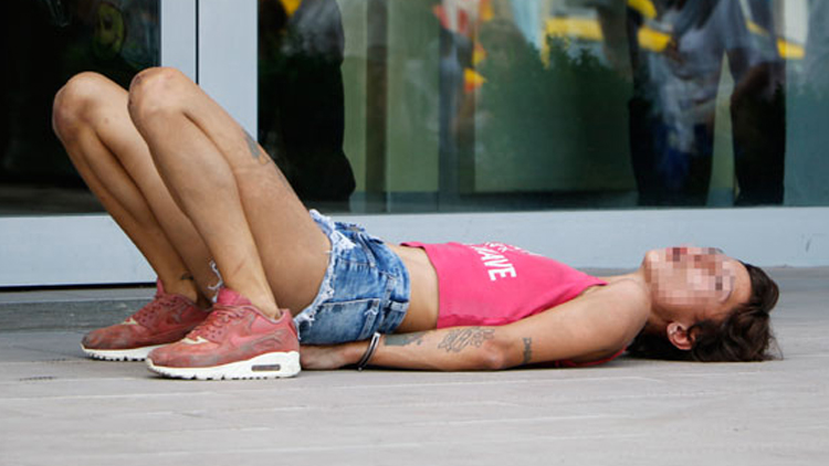 Bu görüntüsü olay olmuştu! Dilara yine gözaltında