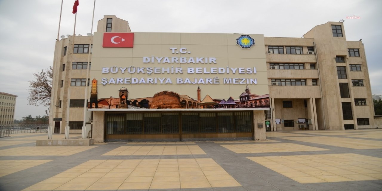Diyarbakır’da DEM Dönemi: 11 Daire Başkanı Görevden Alındı