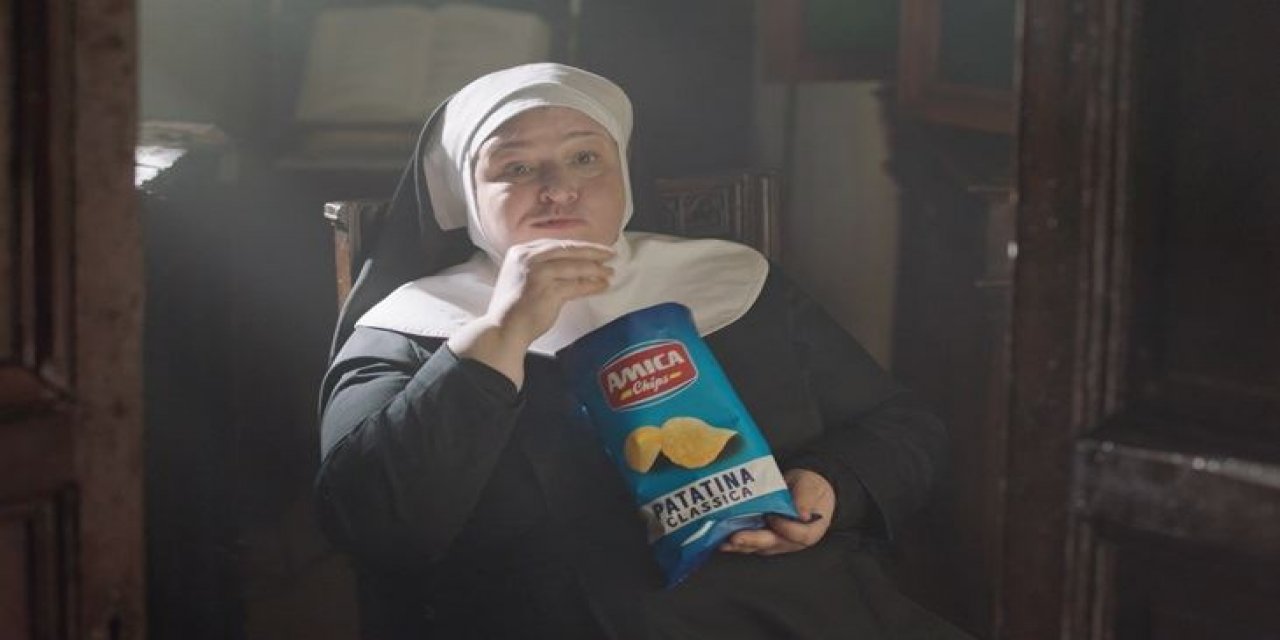 İtalya'da Gündeme Oturan Cips Reklamı! Rahibe Bunu Yapınca Ortalık Karıştı