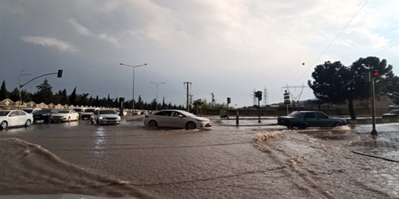 Gaziantep'i Sağanak Vurdu: Caddeler, Sokaklar Göle Döndü