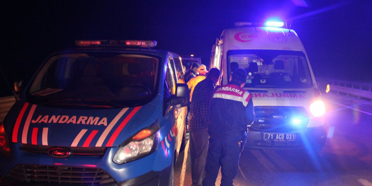 Kırıkkale'de 3 Araç Birbirine Girdi: Ölü ve YaralılarVar!