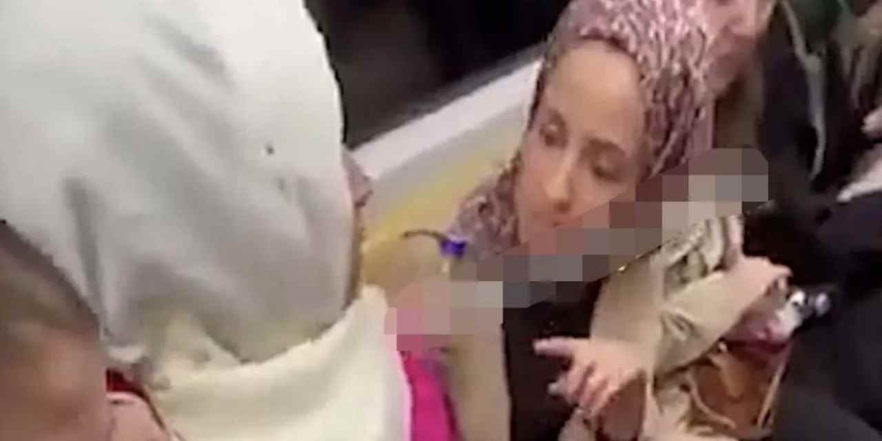 Metroda iki kadının tokatlı kavgası