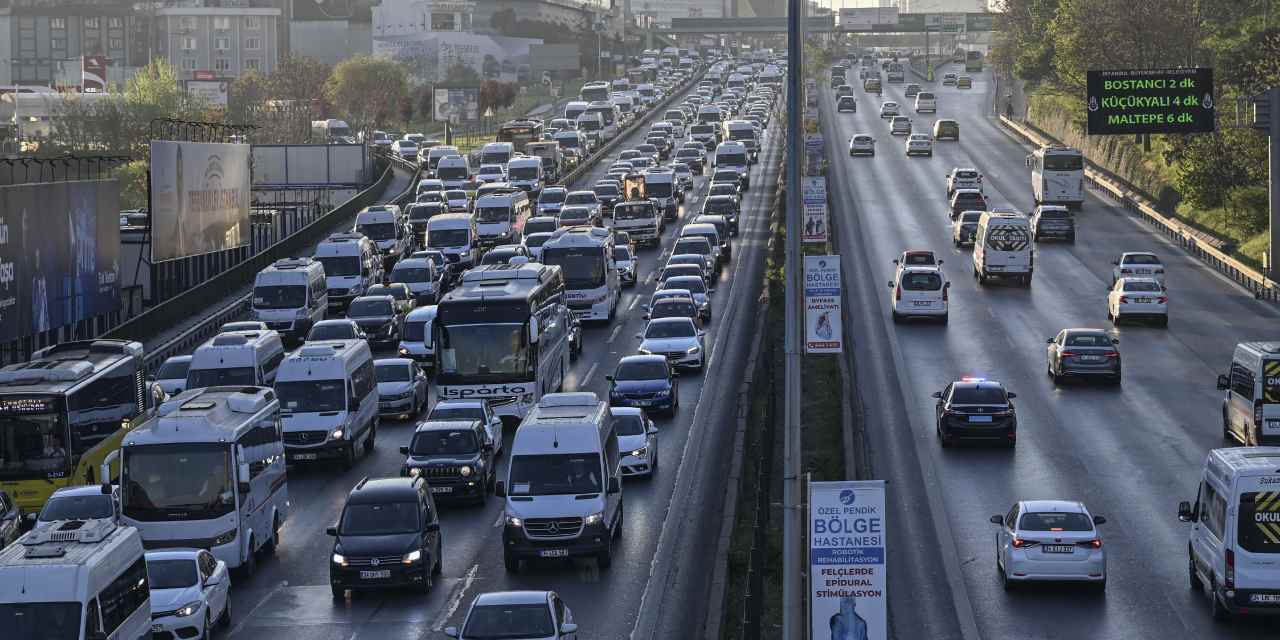İstanbul'da Tatil Bitti, Trafik Çilesi Başladı