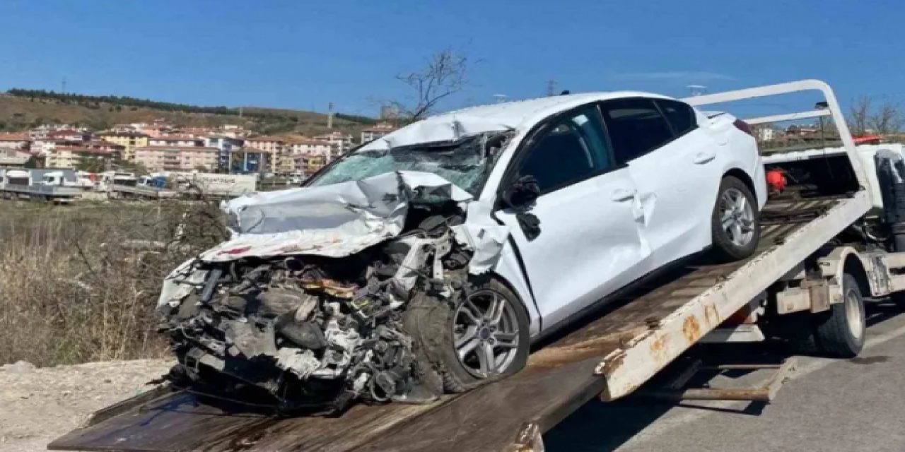 Ankara'da Feci Kaza! Otomobil Park Halindeki Kamyona Çarptı, Sürücü Öldü