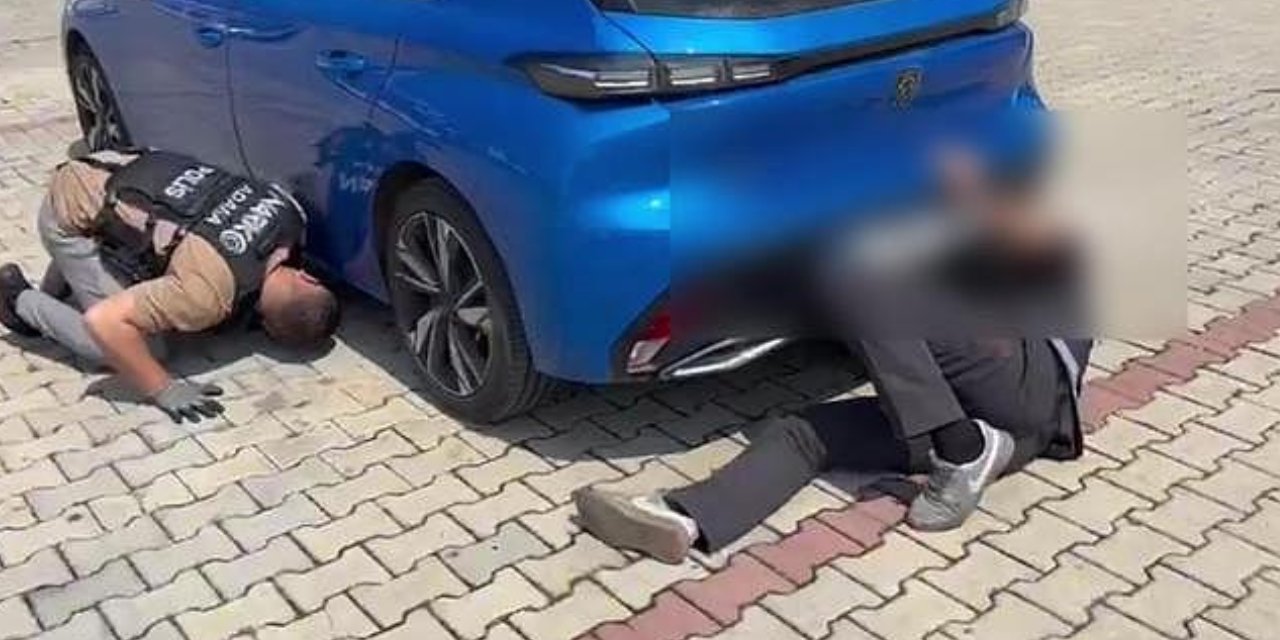 Adana'da Otomobilde 2 Kilodan Fazla Esrar Bulundu