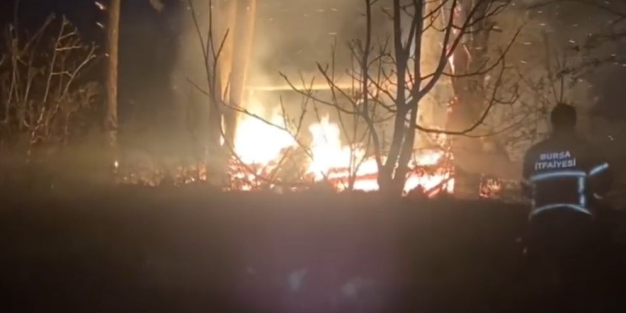 Barakada Yangın Çıktı, Ormana Sıçramadan Söndürüldü