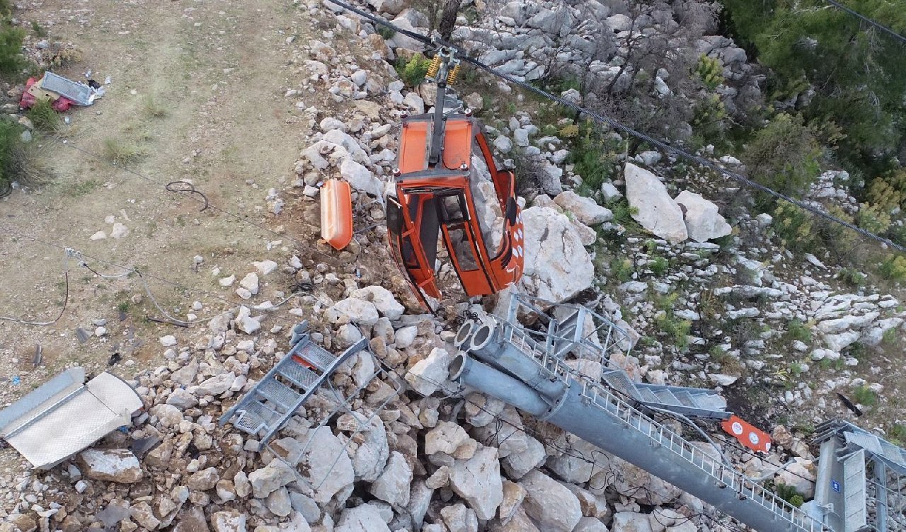 Antalya'daki Teleferik Kazasının Ardından Oluşan Enkaz Havadan Görüntülendi