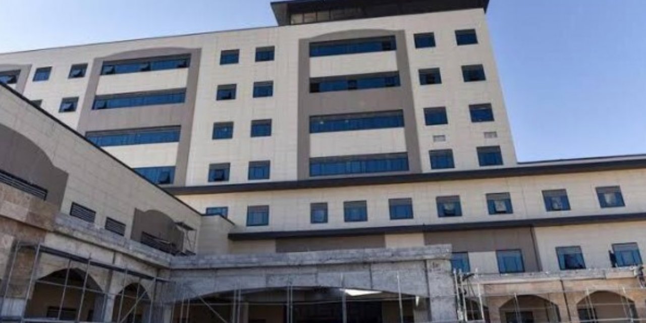 İnşa Ettiği Hastane 1 Yılda Döküldü! TOKİ'den 1.3 Milyar TL'lik Dev İhaleyi Kaparak Gözleri Üzerine Çekti