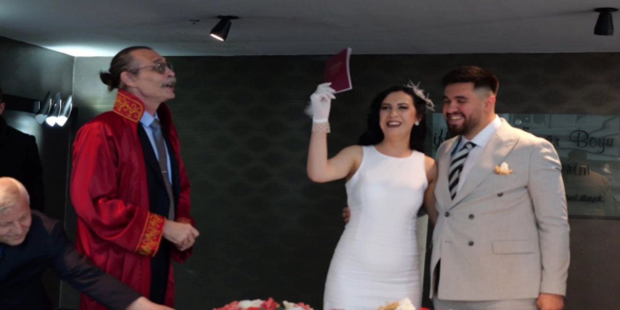 Erdal Beşikçioğlu, Belediye Başkanı Olarak İlk Nikahını Kıydı