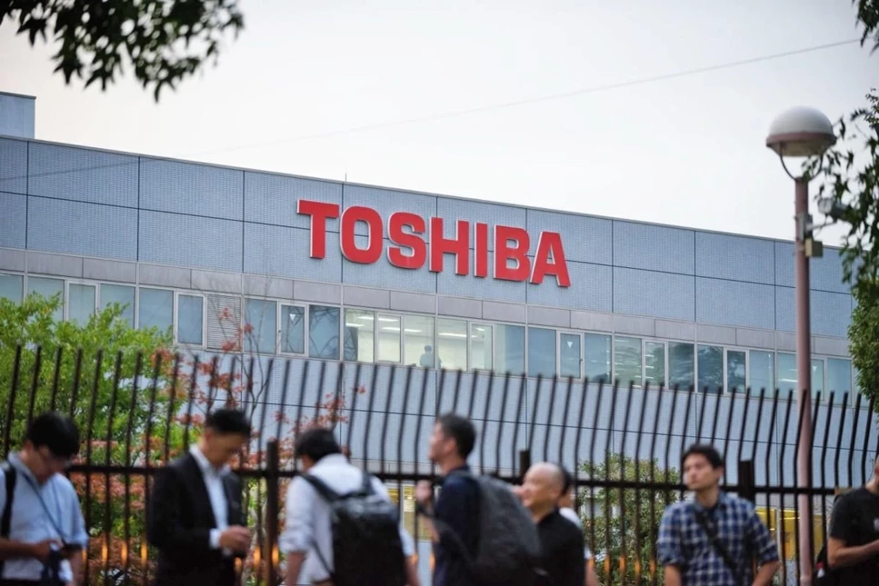 Japon elektronik devi Toshiba öyle bir karar aldı ki çalışanlar duyduklarına inanamadı