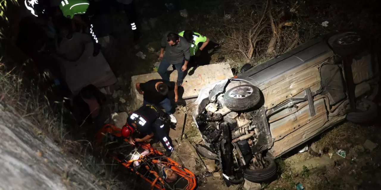 Otomobil 17 Metreden Düştü, Burunları Bile Kanamadı