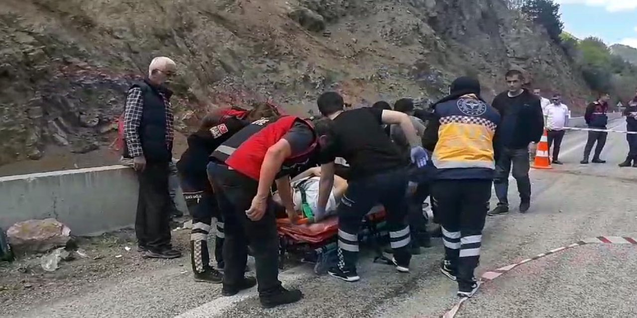 Bolu'da 2 Minibüs Birbirine Girdi: 11'i Öğrenci, 15 Yaralı