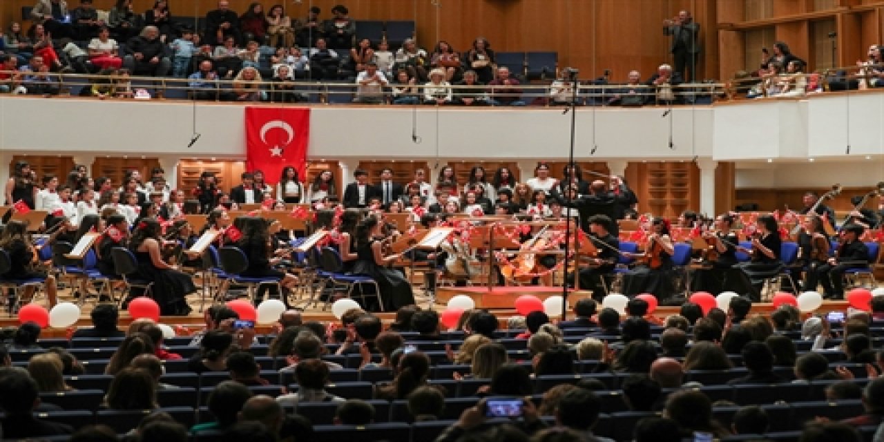 Özgür Özel, Bilkent Çocuk Senfoni Orkestrası Konserine Konuk Oldu