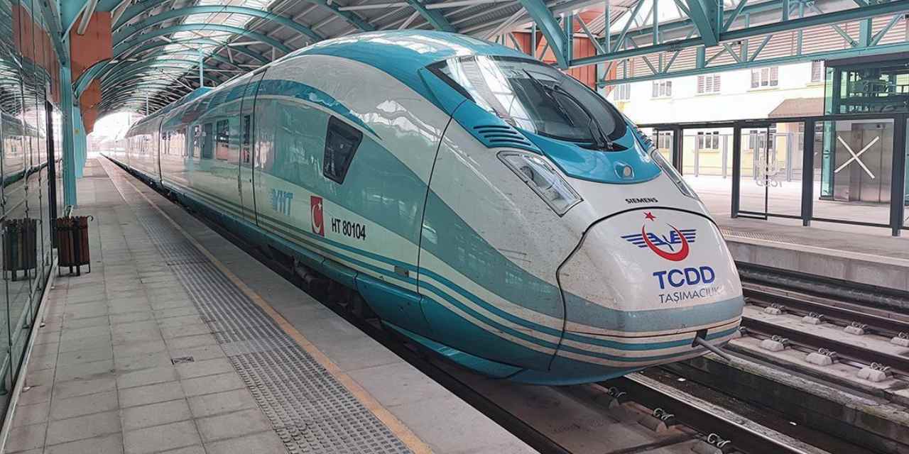 Bakan tarih verip duyurdu: Ankara-İzmir arası hızlı trenle 3,5 saate düşecek
