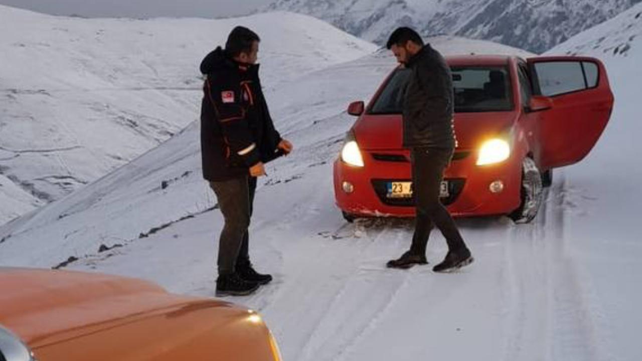 Bayburt'ta Kar Nedeniyle Turistler Mahsur Kaldı
