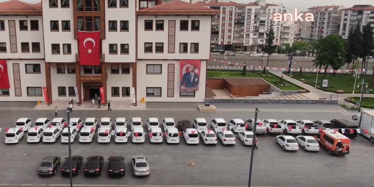 AKP'den CHP'ye geçen ilçe belediyesinde borç: 1.2 milyar lira... Şatafatlı makam odası ve onlarca gereksiz araç da cabası