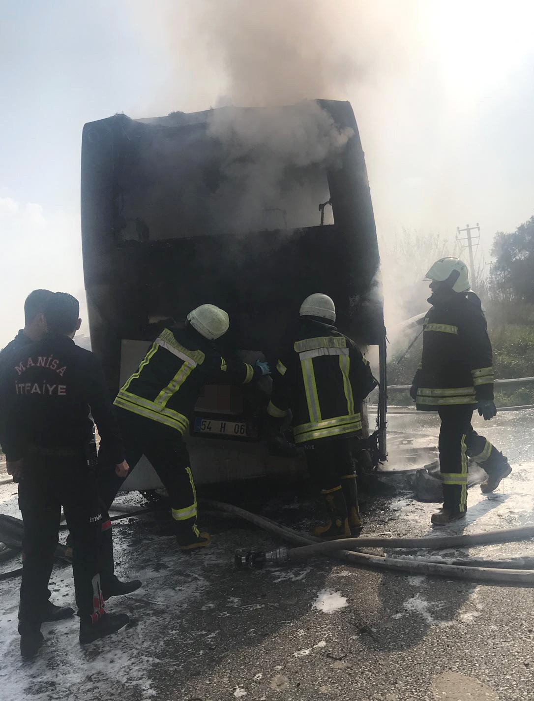 Yolcu otobüsü alev aldı, can pazarı!