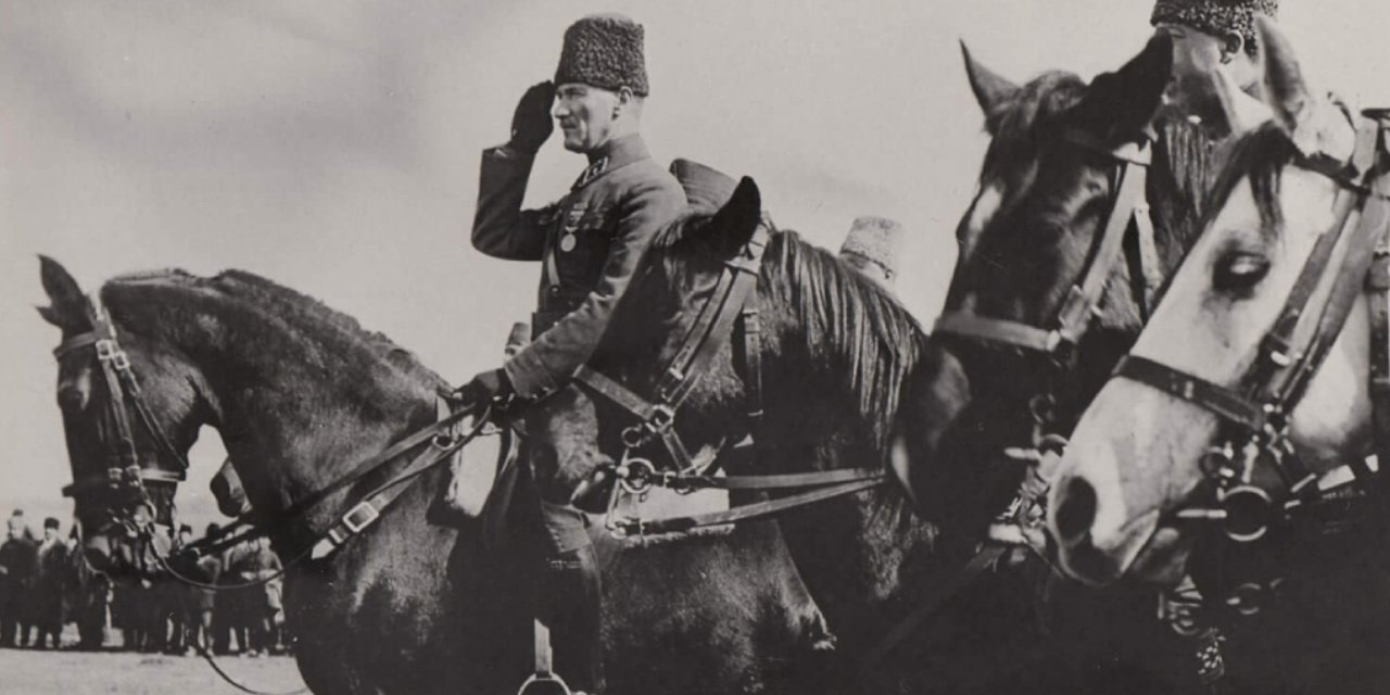 Çanakkale Kara Savaşları'nın 109. Yılında, Anafartalar Kahramanı Mustafa Kemal'in O Sembolik Fotoğrafı Ölümsüzleştirildi