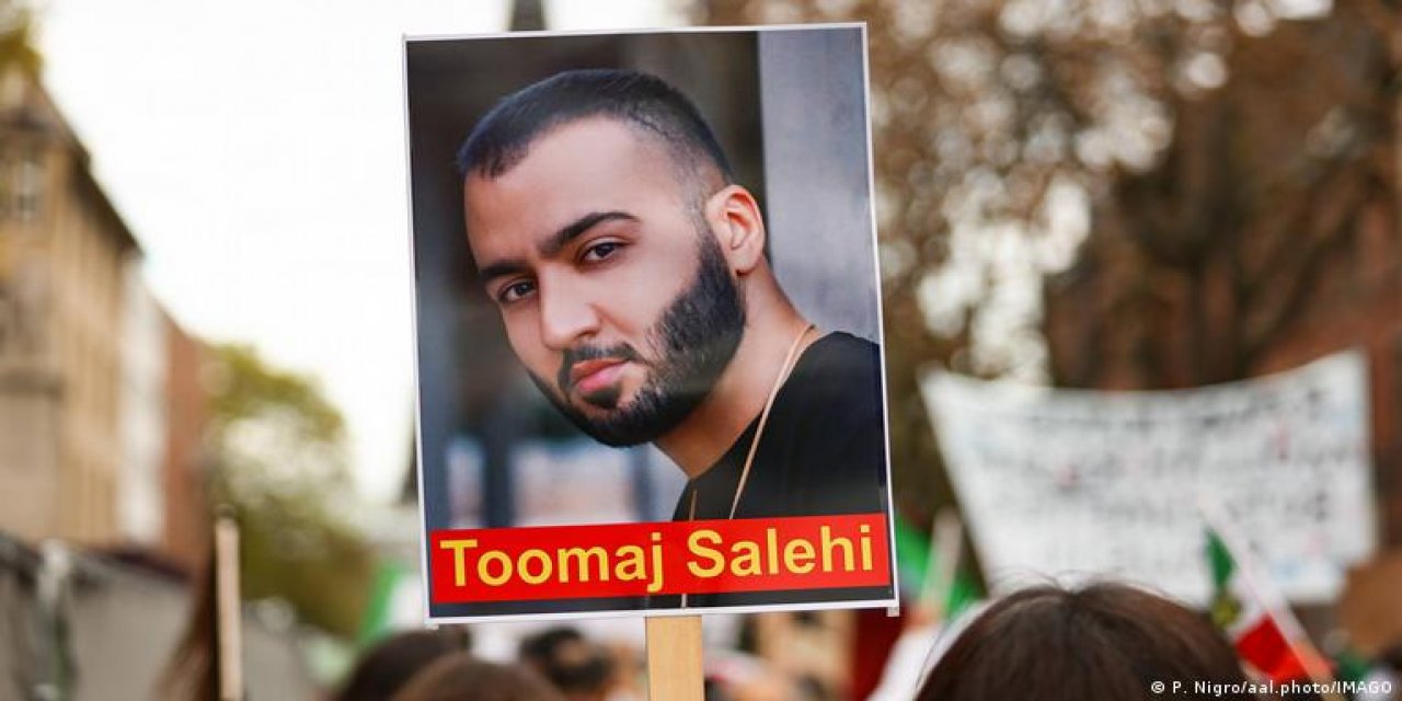 İran'da Mahsa Amini Protestolarını Destekleyen Rapçi Toomaj Salehi İdam Cezasına Mahkum Edildi