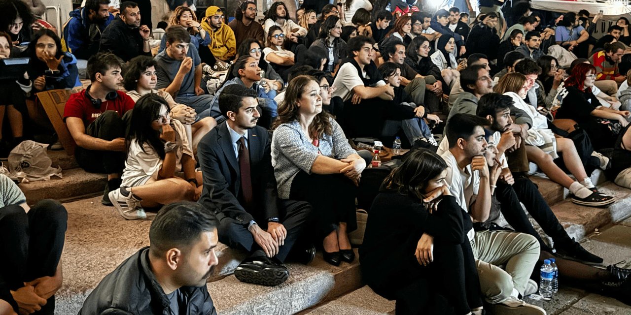Çankaya Belediye Başkanı Güner, ODTÜ Öğrencilerinin Oturma Eylemine Katıldı