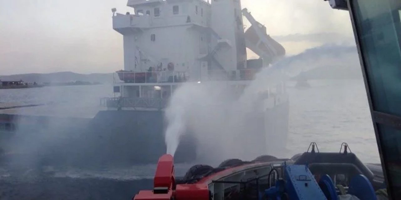 Kuru Yük Gemisinde Yangın: Çanakkale Boğazı Trafiğe Kapatıldı