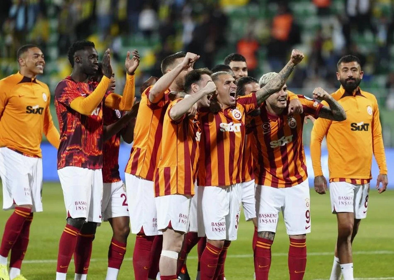 Galatasaray, Adana'ya gitti: Kadroda sürpriz eksik