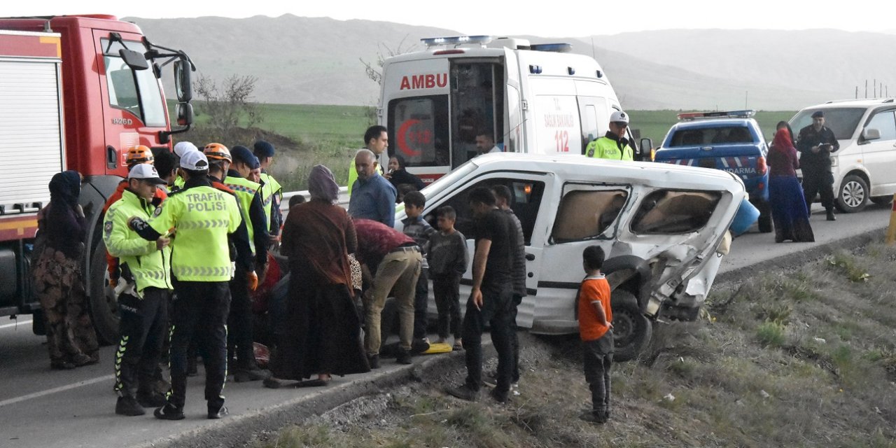Sivas'ta Feci Kazada 7 Kişi Yaralandı!